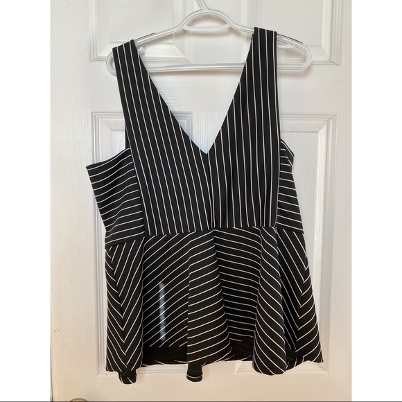 Forever 21 Tops - Forever 21 trendy blouse